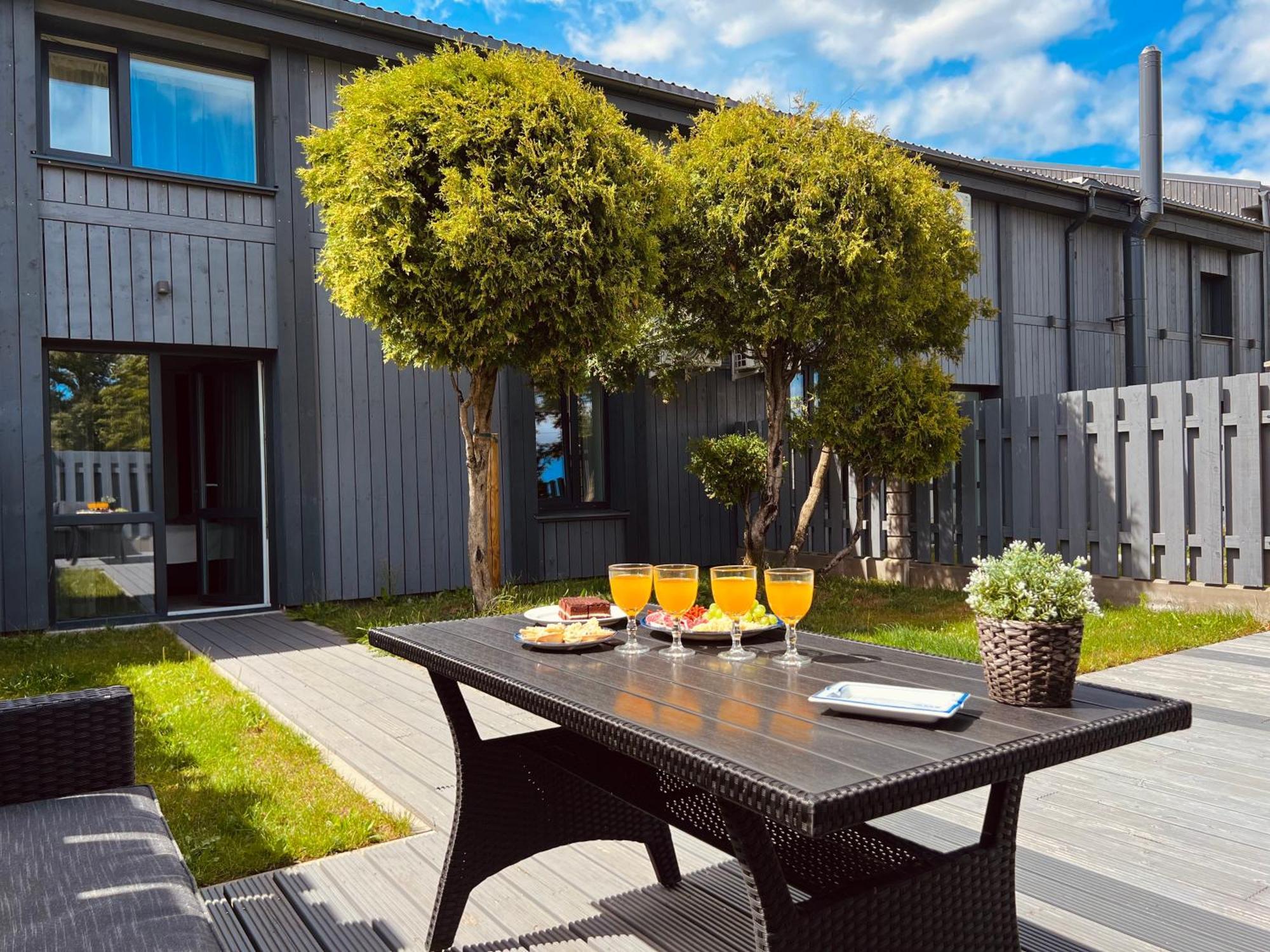 Seaside Apartments Roja Eksteriør bilde